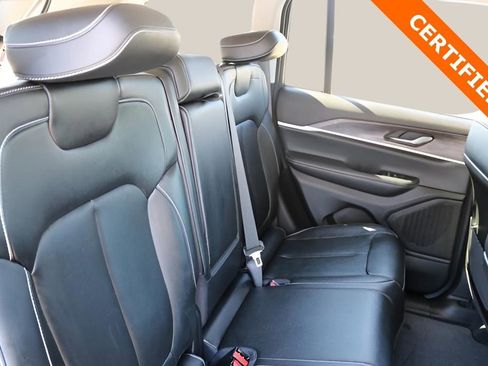 Used 2024 Jeep Grand Cherokee Limited image 18