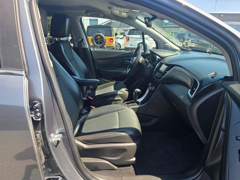 Used 2019 Chevrolet Trax LT FWD image 14