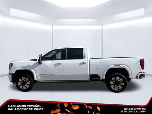 Used 2025 GMC Sierra 3500 Denali w/ Denali Reserve Package AWD/4WD image 2