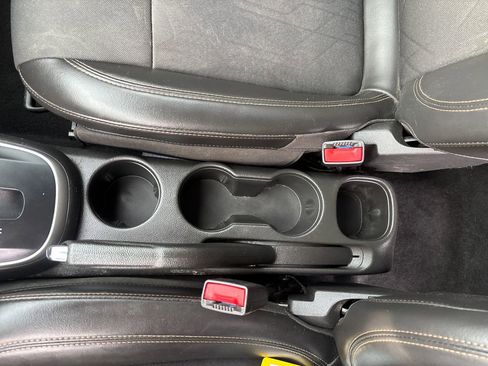 Used 2022 Chevrolet Trax LT w/ LT Convenience Package image 25