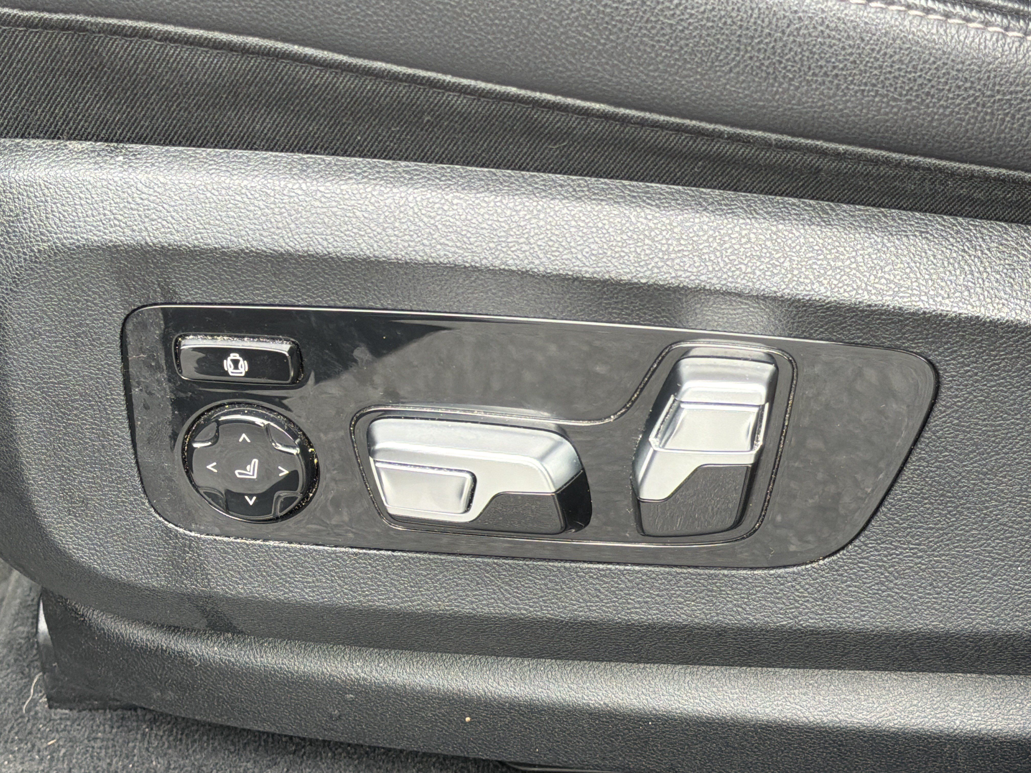 Used 2020 BMW X5 xDrive40i w/ Executive Package AWD/4WD image 17