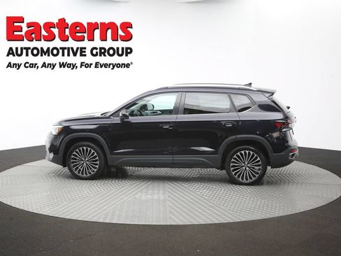 Used 2025 Volkswagen Taos SE FWD image 59