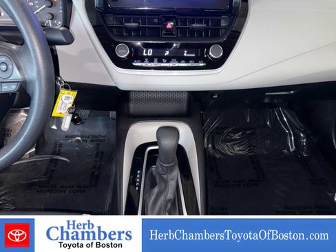 Used 2025 Toyota Corolla LE FWD image 17