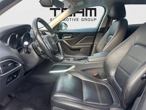 Used 2020 Jaguar F-PACE Prestige image 25