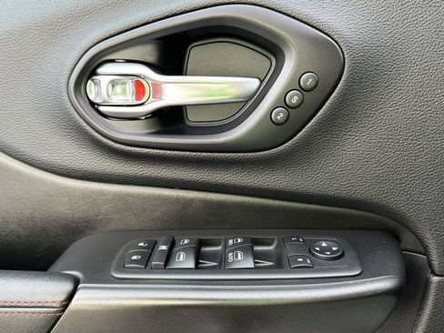 Used 2019 Jeep Cherokee Trailhawk image 20