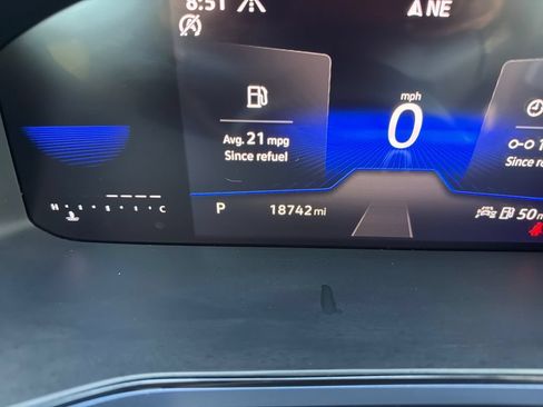 Certified 2024 Volkswagen Taos SE w/ Panoramic Sunroof Package AWD/4WD image 19