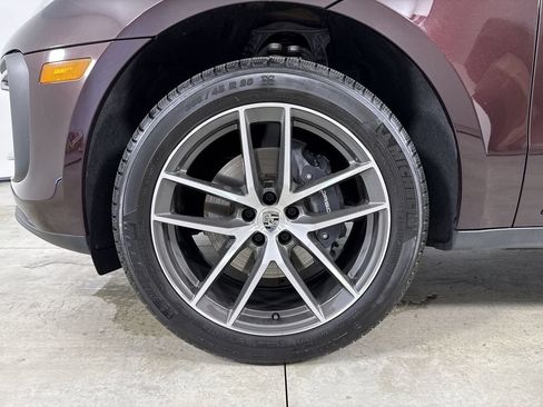 Certified 2026 Porsche Macan AWD/4WD image 13
