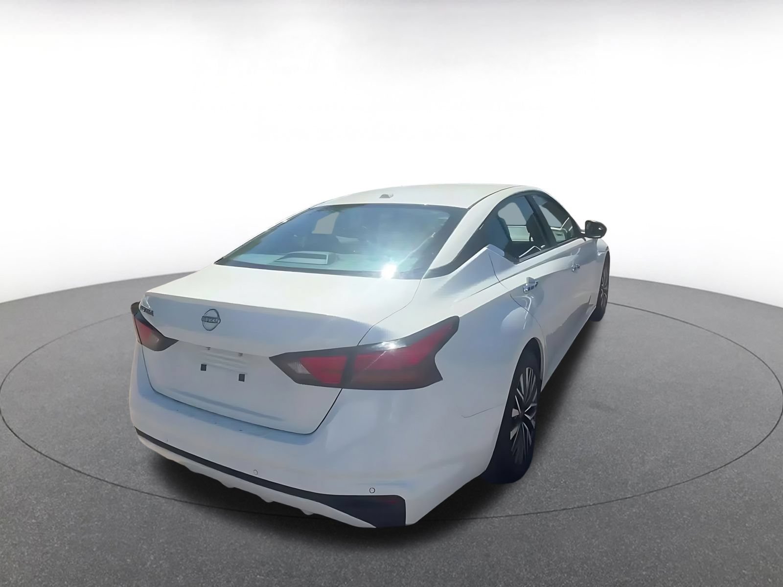 Used 2025 Nissan Altima 2.5 SV FWD image 13