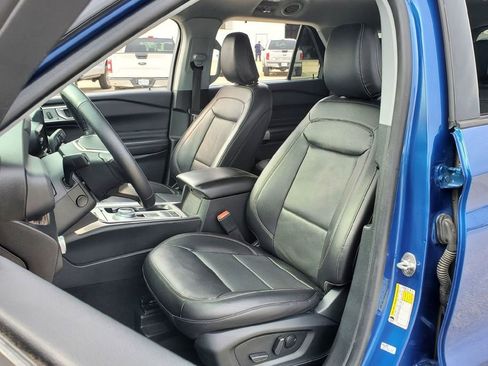 Certified 2022 Ford Explorer Limited w/ Equipment Group 301A RWD image 5
