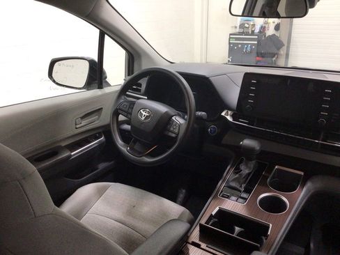 Used 2024 Toyota Sienna LE image 13