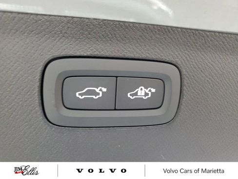 New 2025 Volvo XC90 B6 Core w/ Climate Package image 10