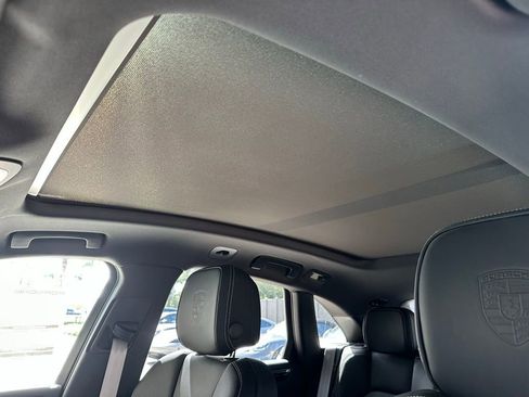 Certified 2025 Porsche Macan Turbo image 17