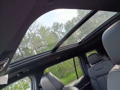 New 2026 Jeep Grand Cherokee L Limited AWD/4WD image 18