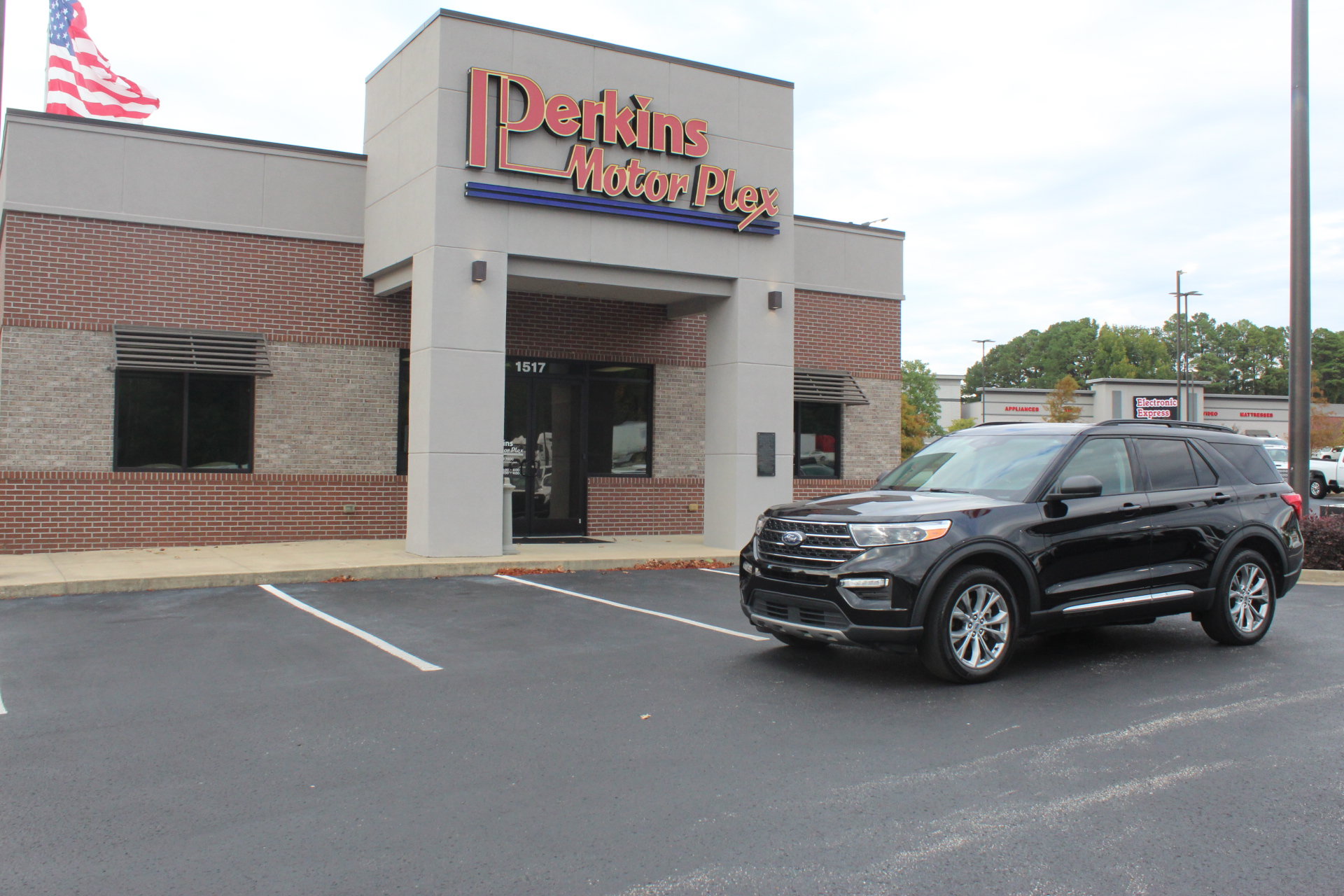 Used 2021 Ford Explorer XLT w/ Equipment Group 202A AWD/4WD image 39