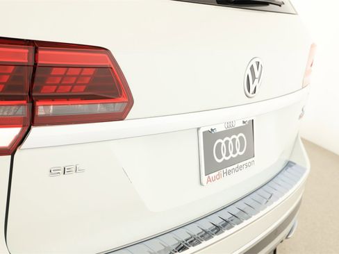 Used 2018 Volkswagen Atlas SEL Premium image 32