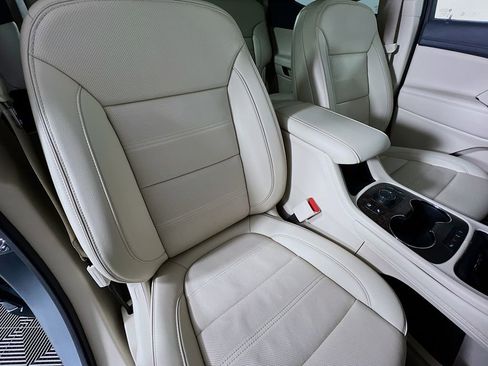 Used 2023 GMC Acadia Denali image 29