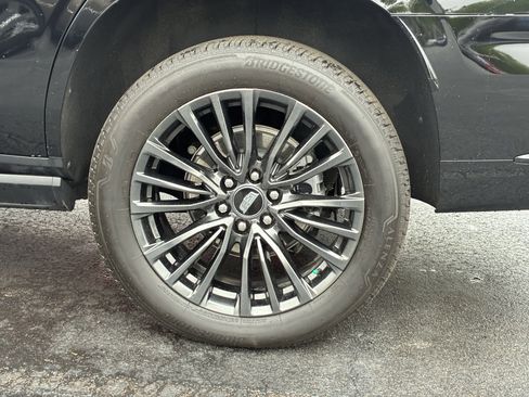 Used 2026 Cadillac Escalade Platinum Sport w/ LPO, Floor Liner Package AWD/4WD image 9