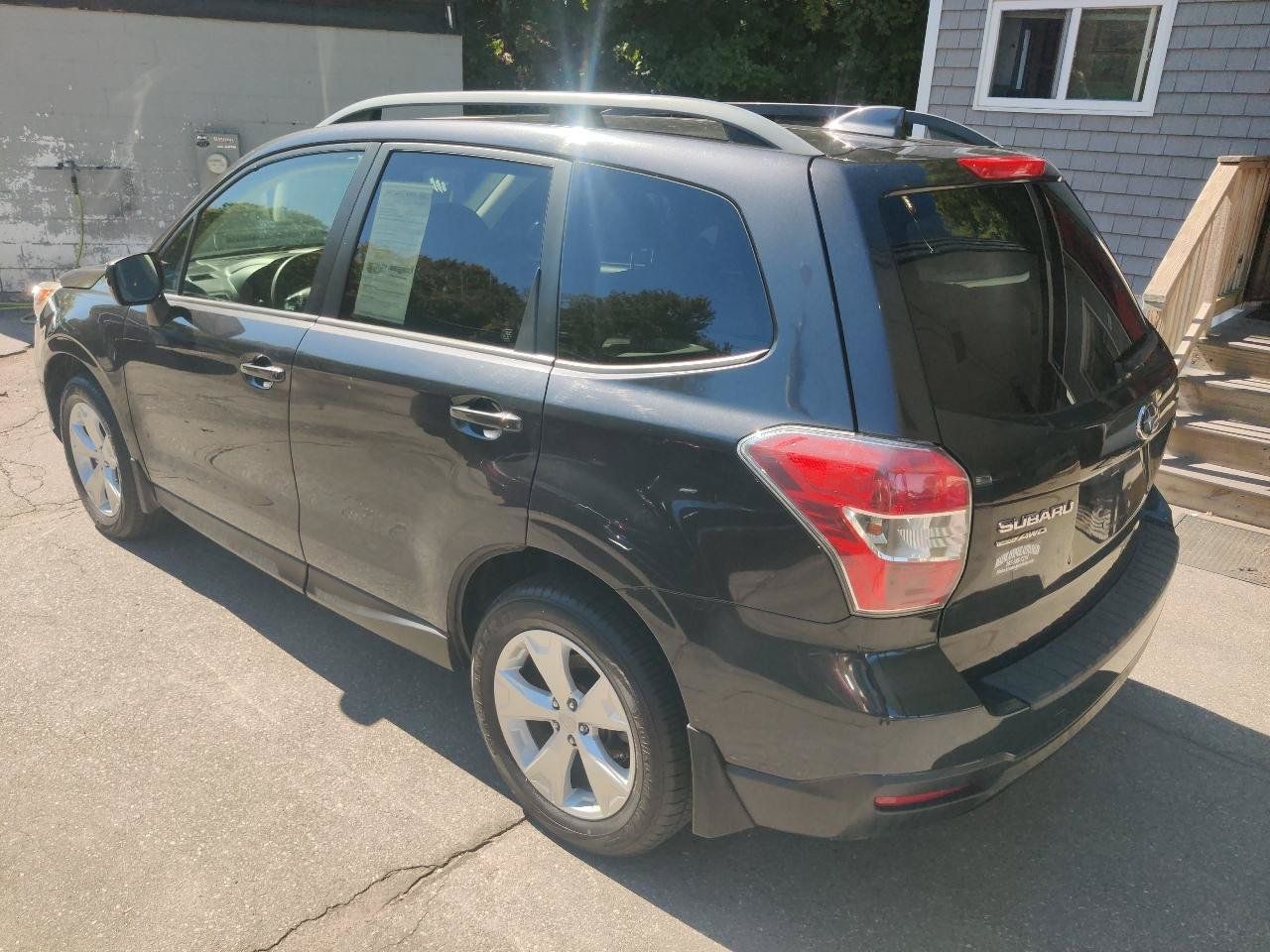 Used 2016 Subaru Forester 2.5i Premium w/ All-Weather Package AWD/4WD image 4