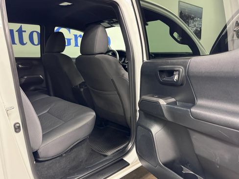 Used 2017 Toyota Tacoma TRD Off-Road w/ Tow Package AWD/4WD image 16