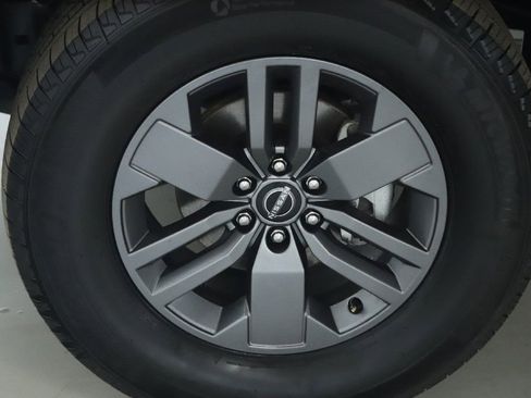 Certified 2025 Nissan Frontier SV image 38