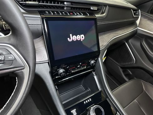 New 2025 Jeep Grand Cherokee Limited w/ Black Appearance Package image 28