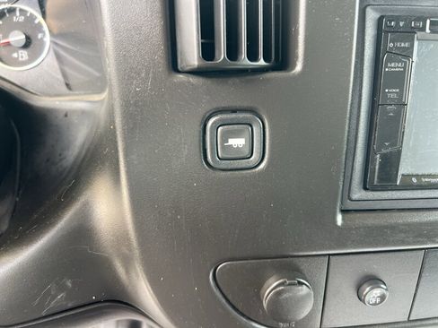 Used 2014 Chevrolet Express 2500 image 19