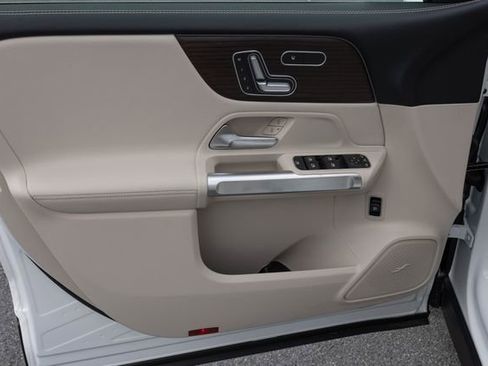 New 2026 Mercedes-Benz GLB 250 4MATIC image 14