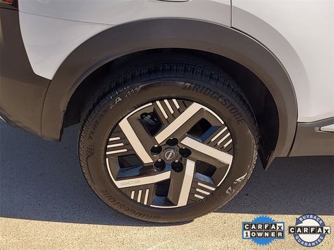 Certified 2025 Nissan Kicks SV image 6