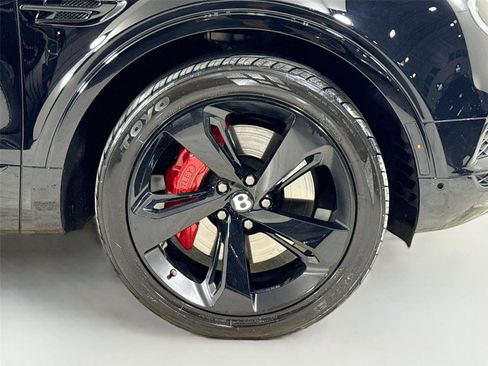 Used 2019 Bentley Bentayga image 37