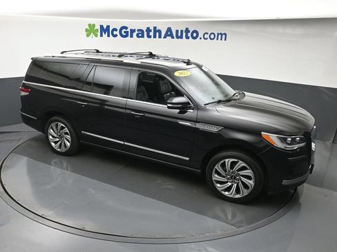 Used 2023 Lincoln Navigator L Reserve AWD/4WD image 3