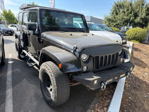 Used 2015 Jeep Wrangler Unlimited Sport AWD/4WD image 2
