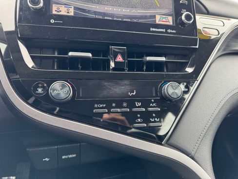 Certified 2021 Toyota Camry XLE image 30