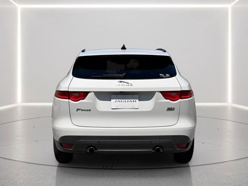 Used 2020 Jaguar F-PACE Premium image 4