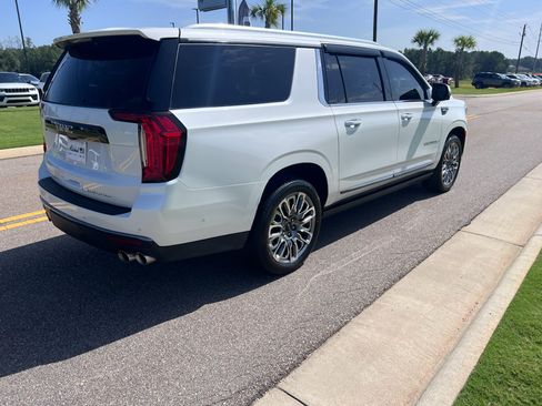 Used 2023 GMC Yukon XL Denali Ultimate AWD/4WD image 7