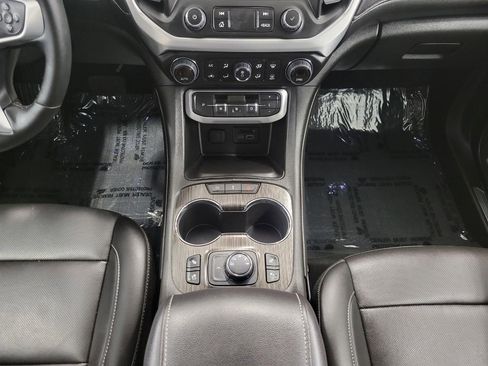 Used 2023 GMC Acadia SLT w/ Elevation Edition image 16