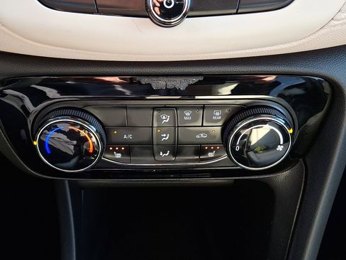 Used 2023 Buick Encore GX Preferred w/ Cold Weather Comfort Package FWD image 15