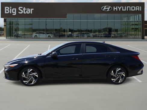 Used 2025 Hyundai Elantra SEL FWD image 2