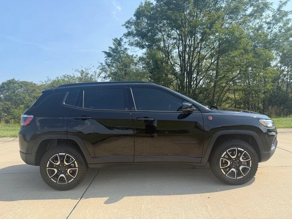 Used 2026 Jeep Compass Trailhawk AWD/4WD image 2