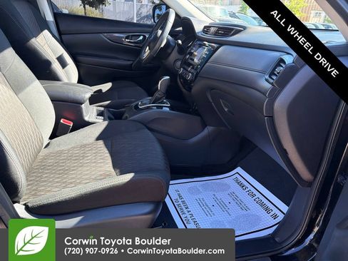 Used 2017 Nissan Rogue SV AWD/4WD image 10