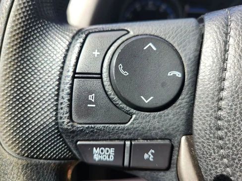 Used 2018 Toyota RAV4 LE FWD image 12