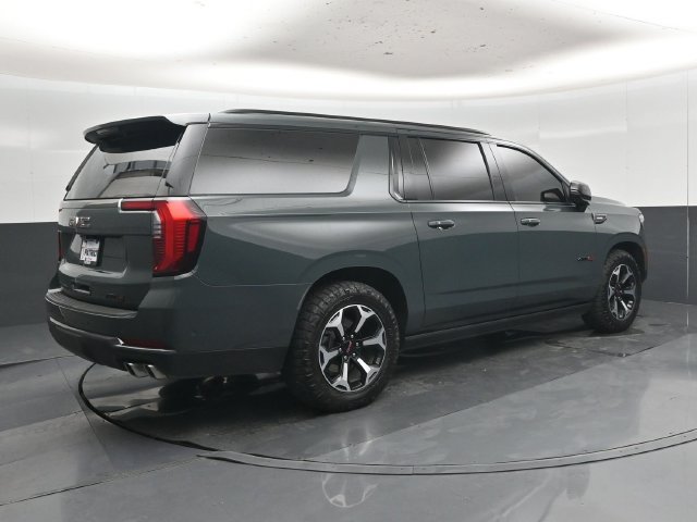 Used 2026 GMC Yukon XL AT4 w/ AT4 Premium Plus Package AWD/4WD image 3