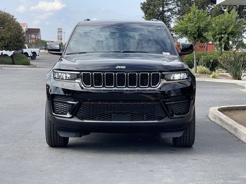 New 2026 Jeep Grand Cherokee Laredo AWD/4WD image 2