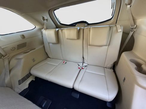 Used 2019 Toyota Highlander XLE AWD/4WD image 16