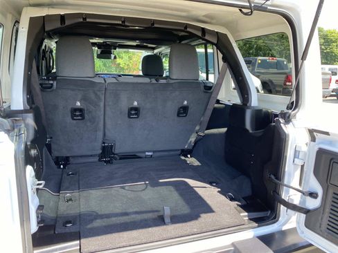 Certified 2025 Jeep Wrangler Unlimited Sahara AWD/4WD image 5