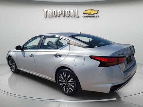 Used 2024 Nissan Altima 2.5 SV image 3