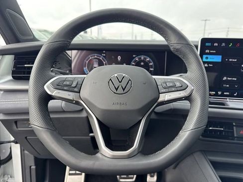 New 2026 Volkswagen Tiguan SE R-Line FWD image 17