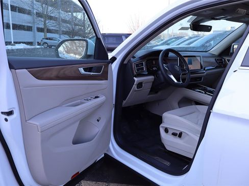 New 2026 Volkswagen Atlas SE image 10