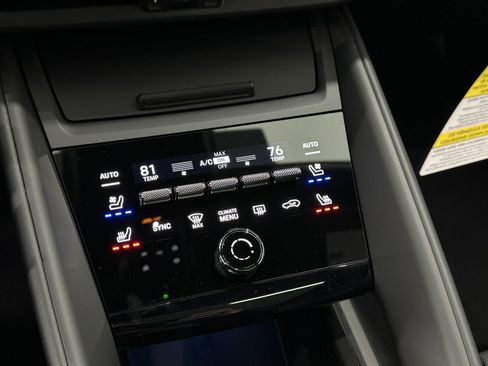 Certified 2025 Porsche Macan Electric image 36