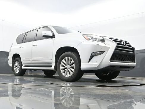 Used 2018 Lexus GX 460 Premium w/ Premium Package image 9