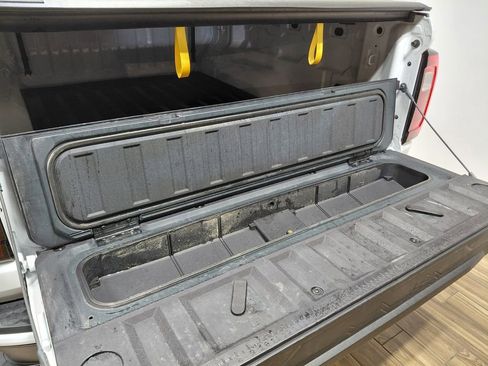 Used 2024 GMC Canyon Elevation w/ Elevation Premium Package AWD/4WD image 10